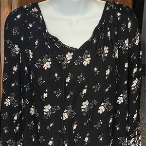 Women's Lucky Brand top